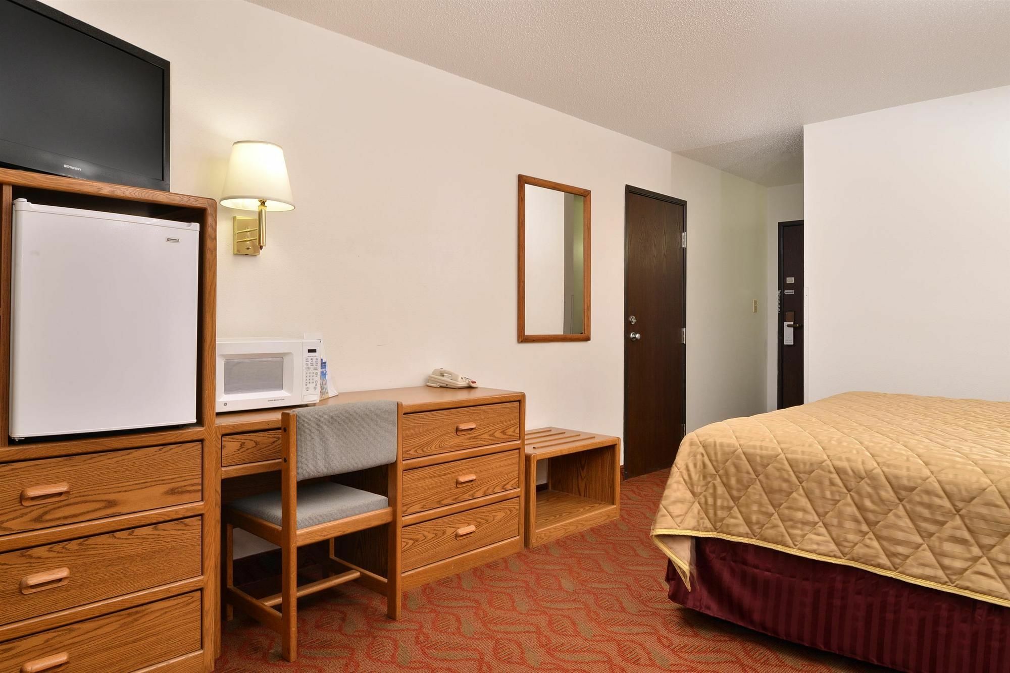 Americas Best Value Inn And Suites Sidney Exterior photo
